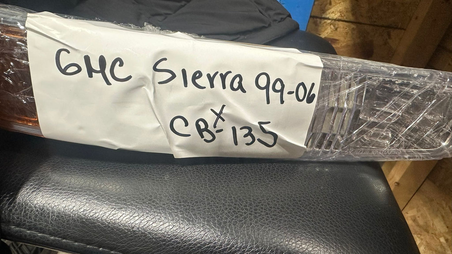 GMC SIERRA 99-06 PASSENGER R PARKING SIGNAL LAMP / 07 CLASSIC / YUKON, XL 00-06 Exc: DENALI AND C3 MODELS