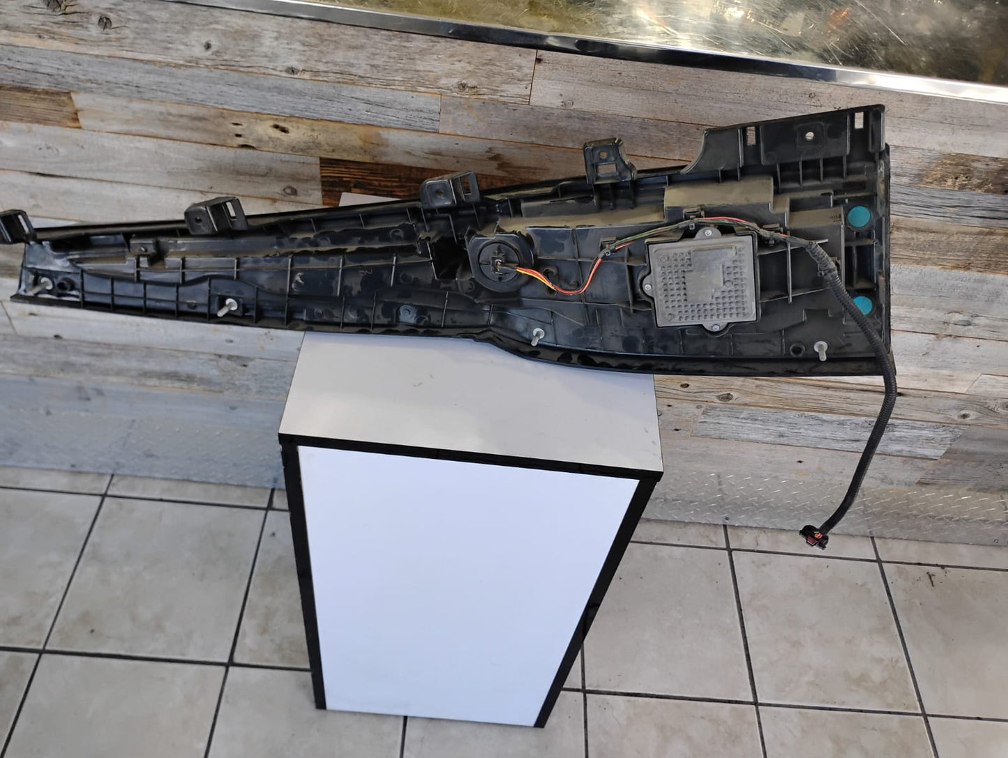 CADILLAC SCALADE 2015-2020 PASSENGER TAILLAMP