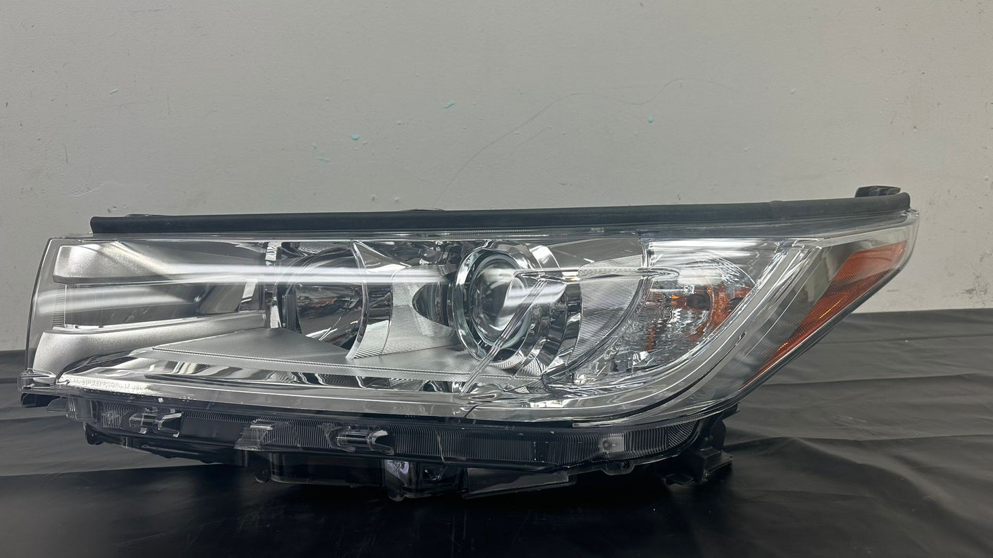 TOYOTA HIGHLANDER 2017-2019 Driver Headlamp assy composite LE|LE PLUS|XLE; w/o Smoked Chrome Accent; w/o LED DRL; Chrome Bezel