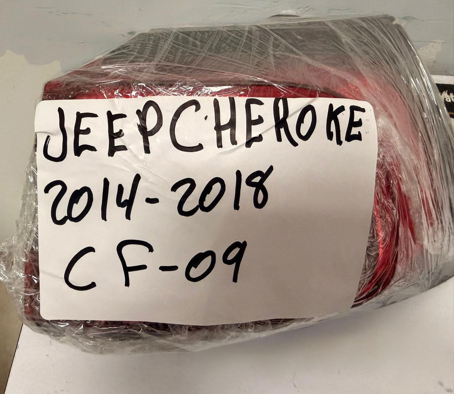 JEEP GRAND CHEROKEE 2014-2022 Driver Taillamp assy outer LAREDO|LIMITED|OVERLAND|SUMMIT; w/o Gray Trim; Chrome