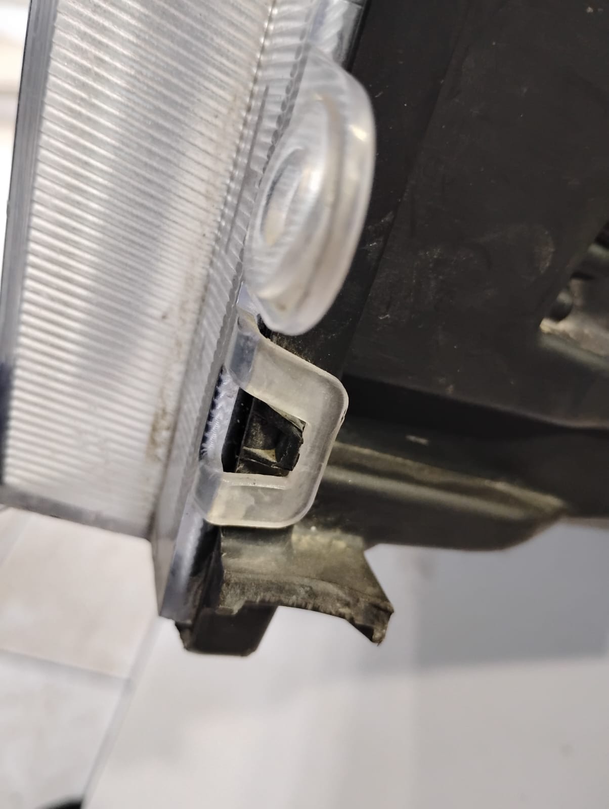 DODGE RAM HEADLAMP 2016 - 2018  PASSAGER SIDE ,CHROME BEZEL