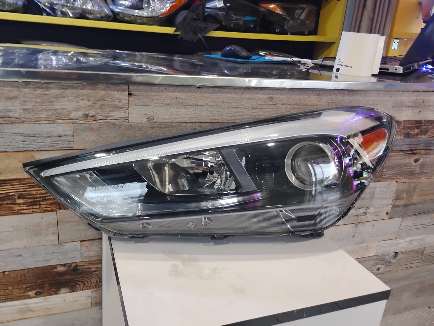 HYUNDAI TUCSON 2016 2018 DRIVER SIDE Headlamp assy composite Halogen; w/LED Position Lamp