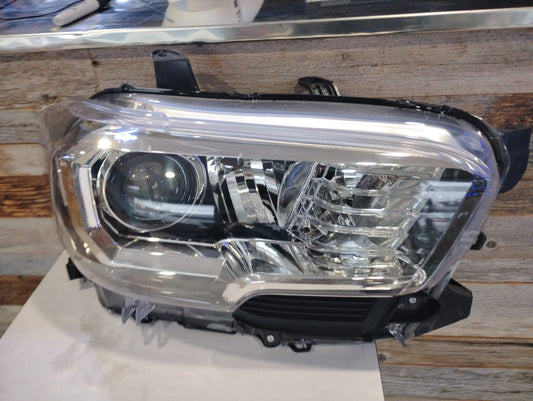TOYOTA TACOMA 2016 2018 Passenger Headlamp assy composite Halogen; w/o LED DRL; w/o Fog Lamps; Chrome Bezel