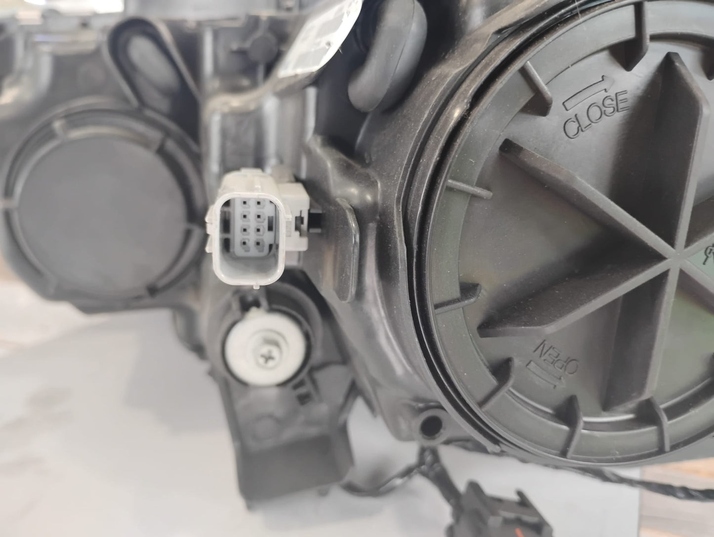 MITSUBISHI OUTLANDER 2017 2020 PASSAGER SIDE  RT Headlamp assy composite Halogen