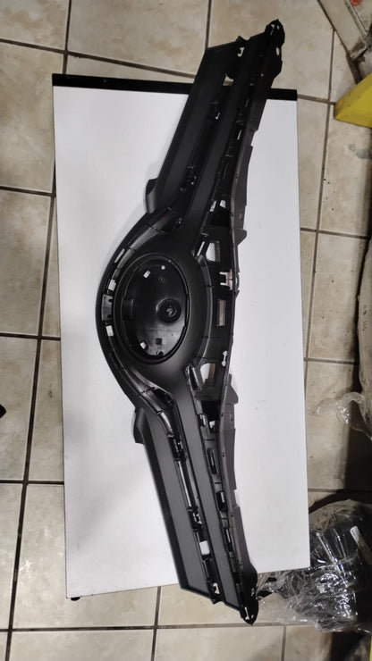 TOYOTA YARIS 2015 2017 Grille assy H/B