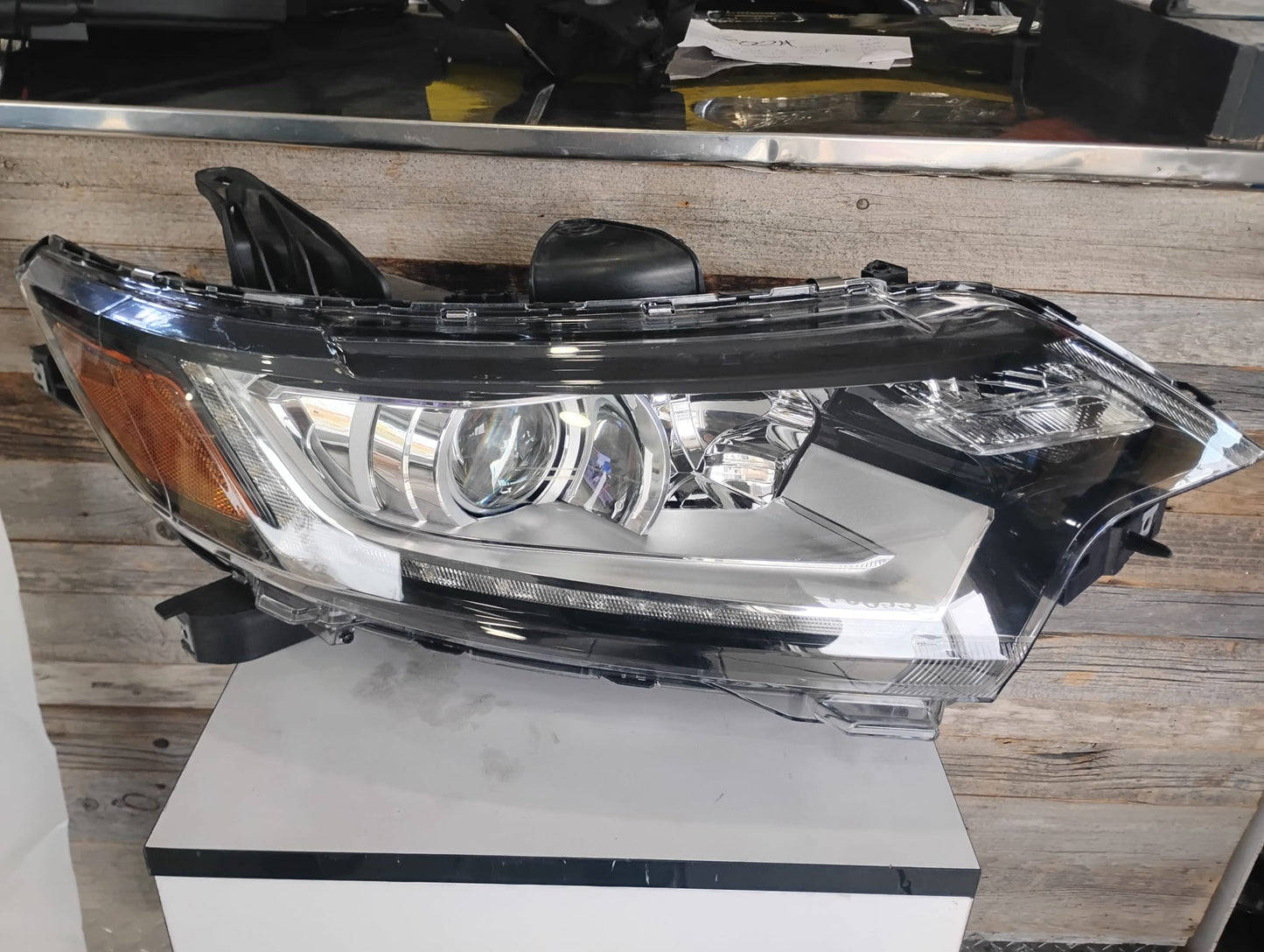 MITSUBISHI OUTLANDER 2017 2020 PASSAGER SIDE  RT Headlamp assy composite Halogen