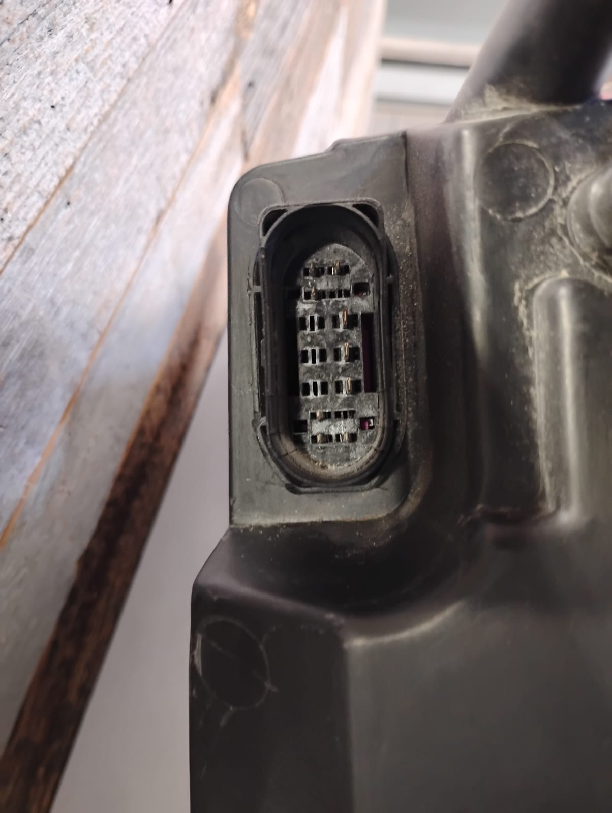 DODGE RAM HEADLAMP 2016 - 2018  PASSAGER SIDE ,CHROME BEZEL