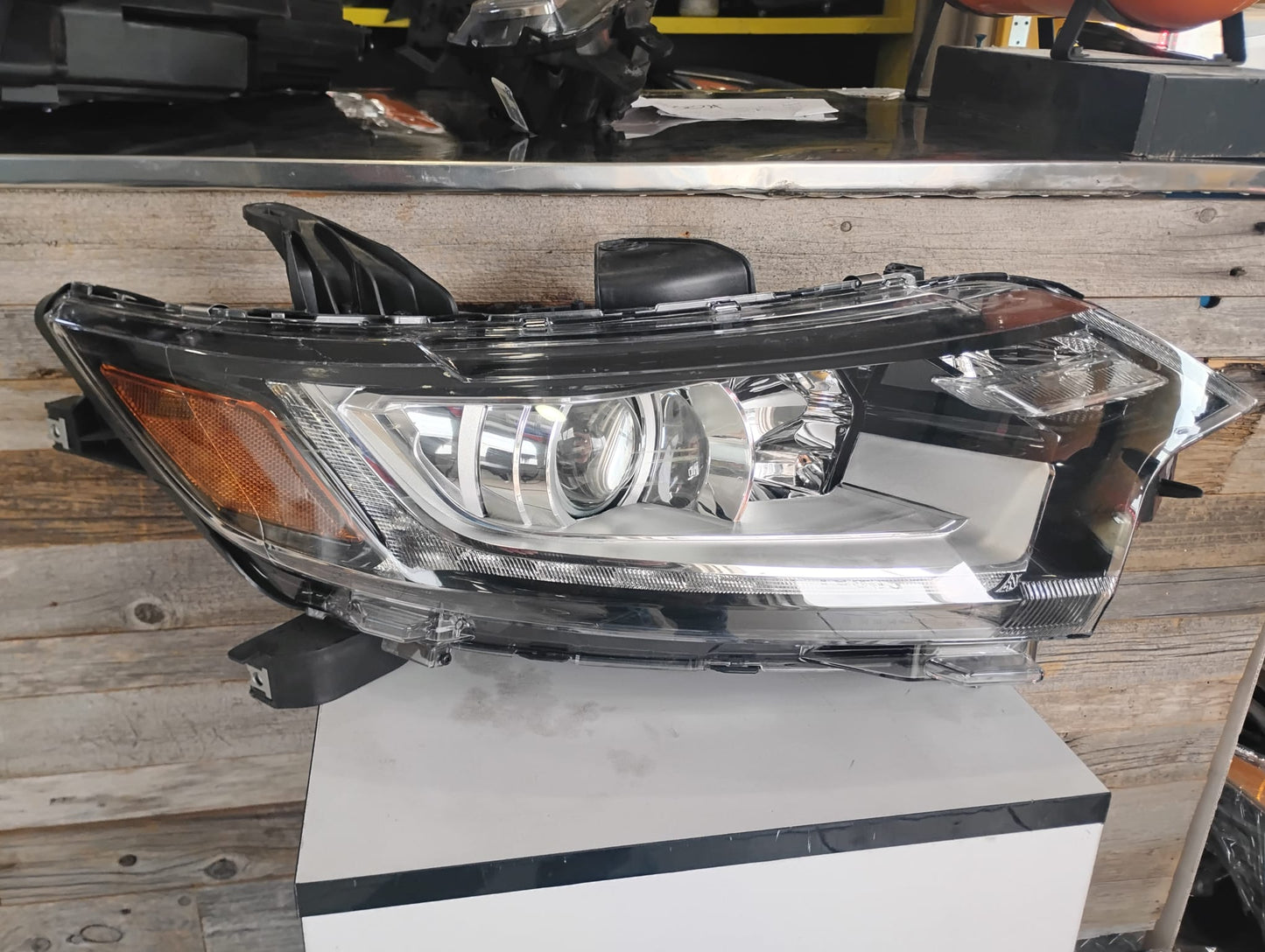 MITSUBISHI OUTLANDER 2017 2020 PASSAGER SIDE  RT Headlamp assy composite Halogen