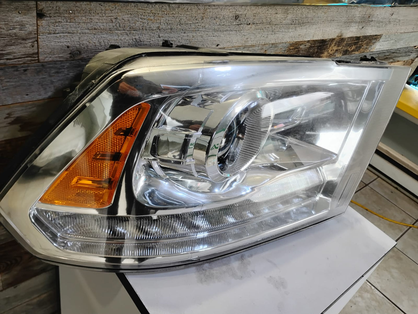 DODGE RAM HEADLAMP 2016 - 2018  PASSAGER SIDE ,CHROME BEZEL