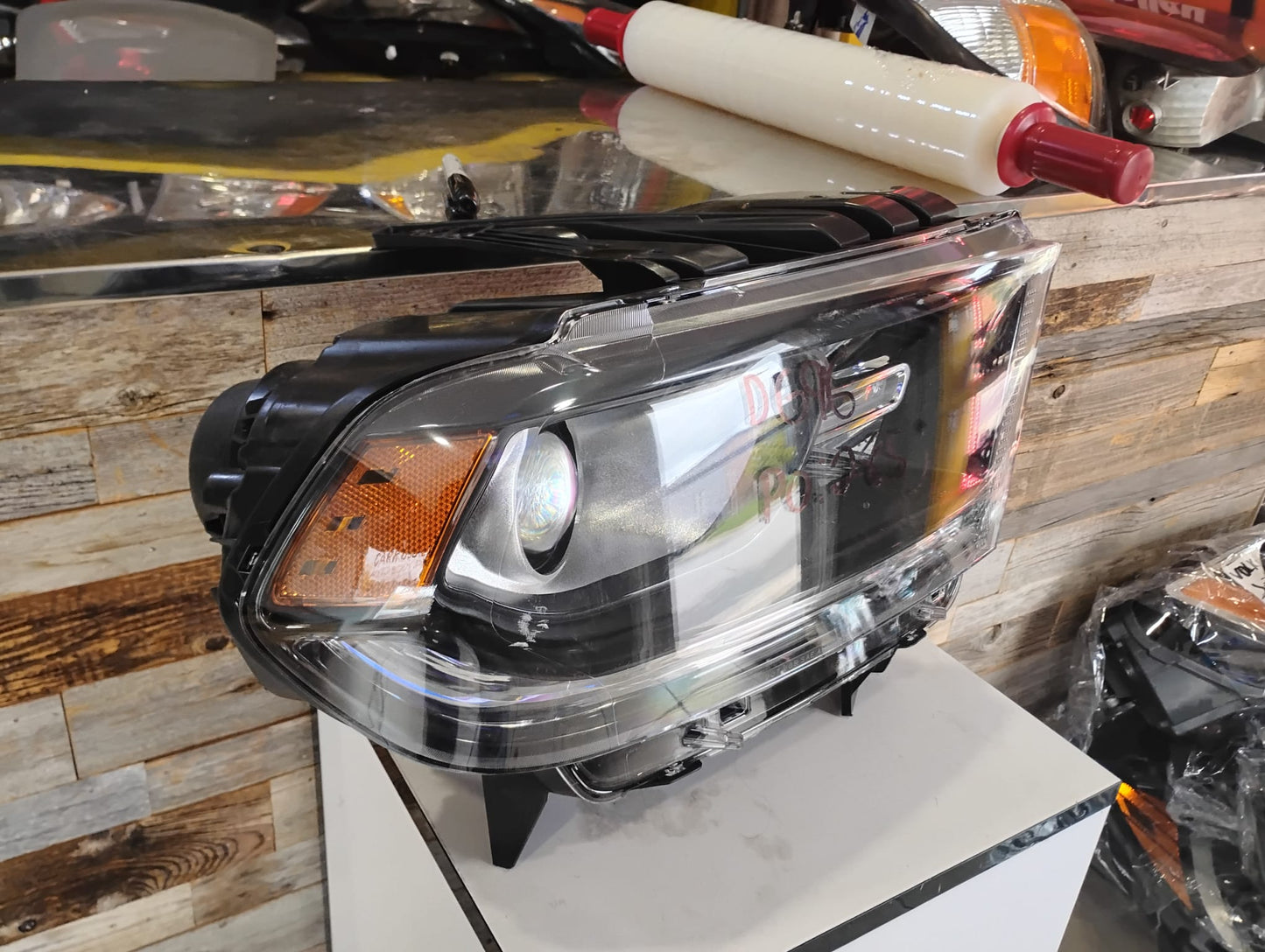 DODGE DURANGO 2016 2020 PASSAGER RT Headlamp assy composite Halogen; w/o LED Lamp; Black Trim
