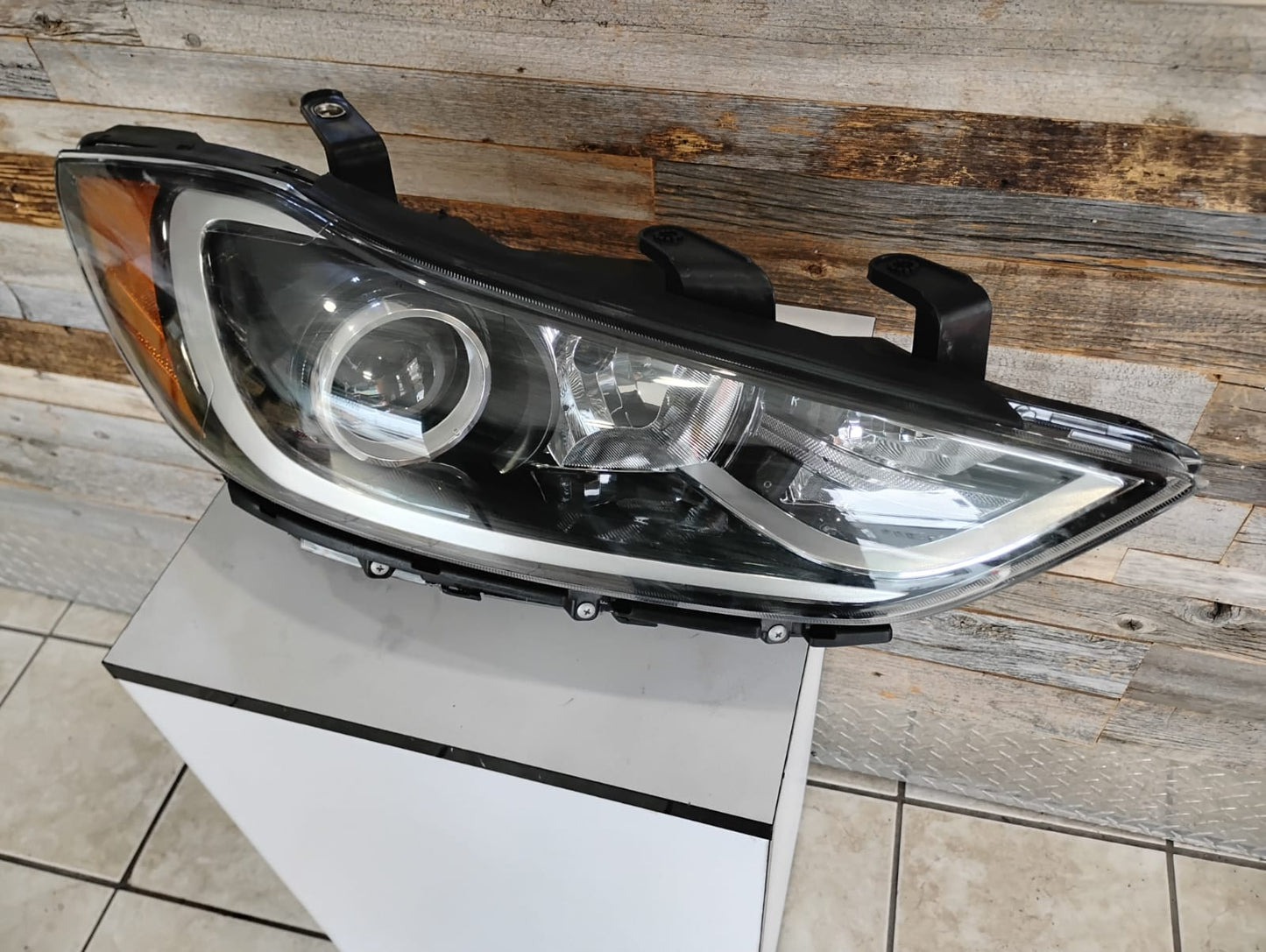 Hyundai Elantra, 17-18, Sedan, w/o DRL,  Built, Halogen passenger side