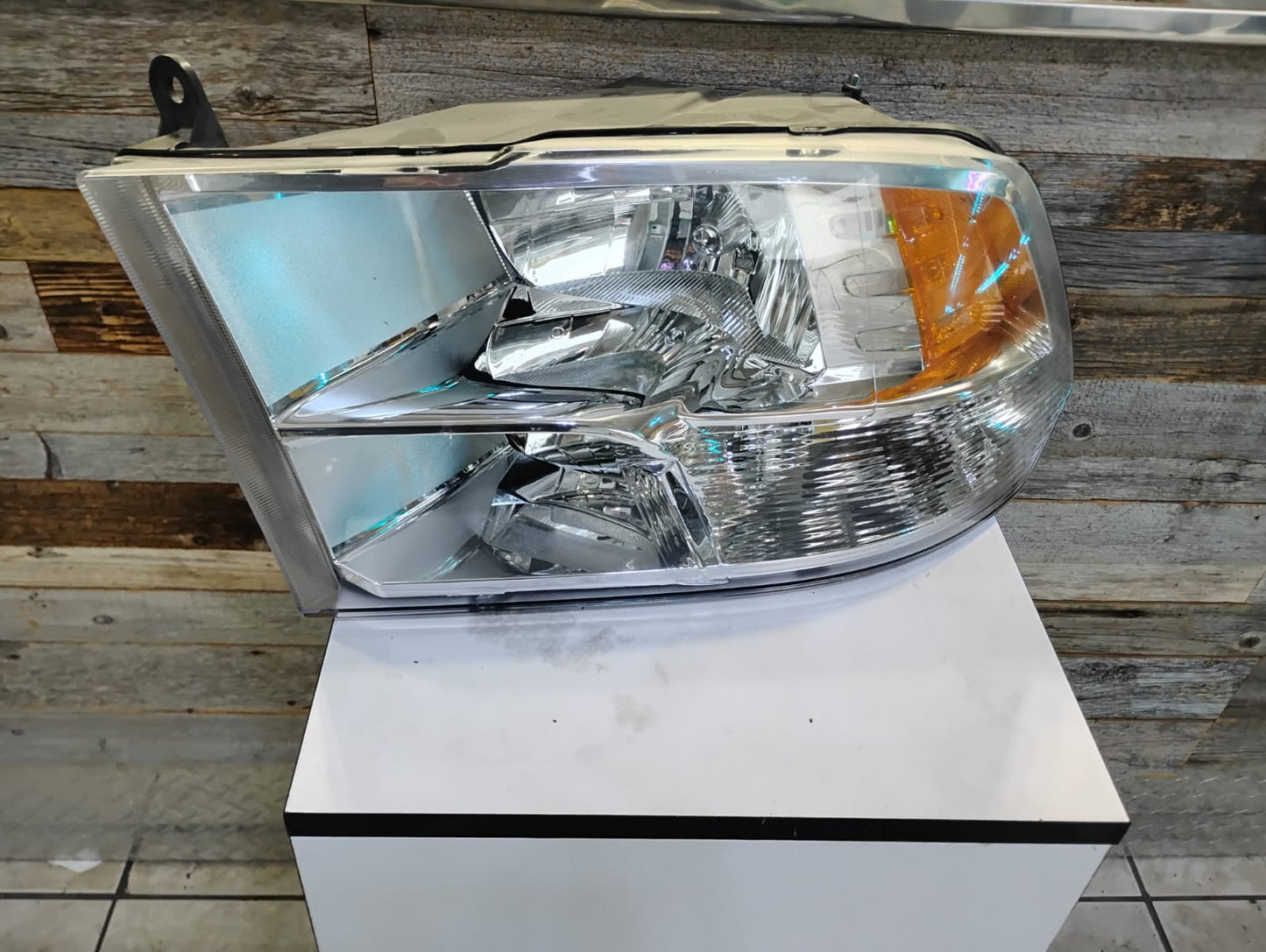 DODGE RAM 1500 2013 2018 Driver Headlamp assy composite Halogen; w/o Daytime Running Lamps; Chrome