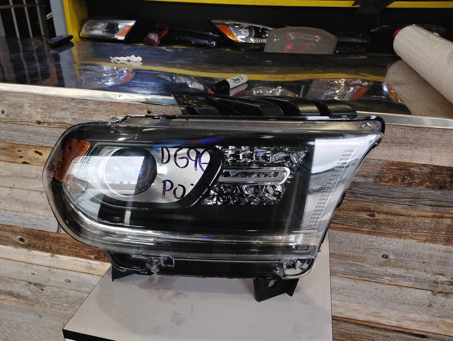DODGE DURANGO 2016 2020 PASSAGER RT Headlamp assy composite Halogen; w/o LED Lamp; Black Trim