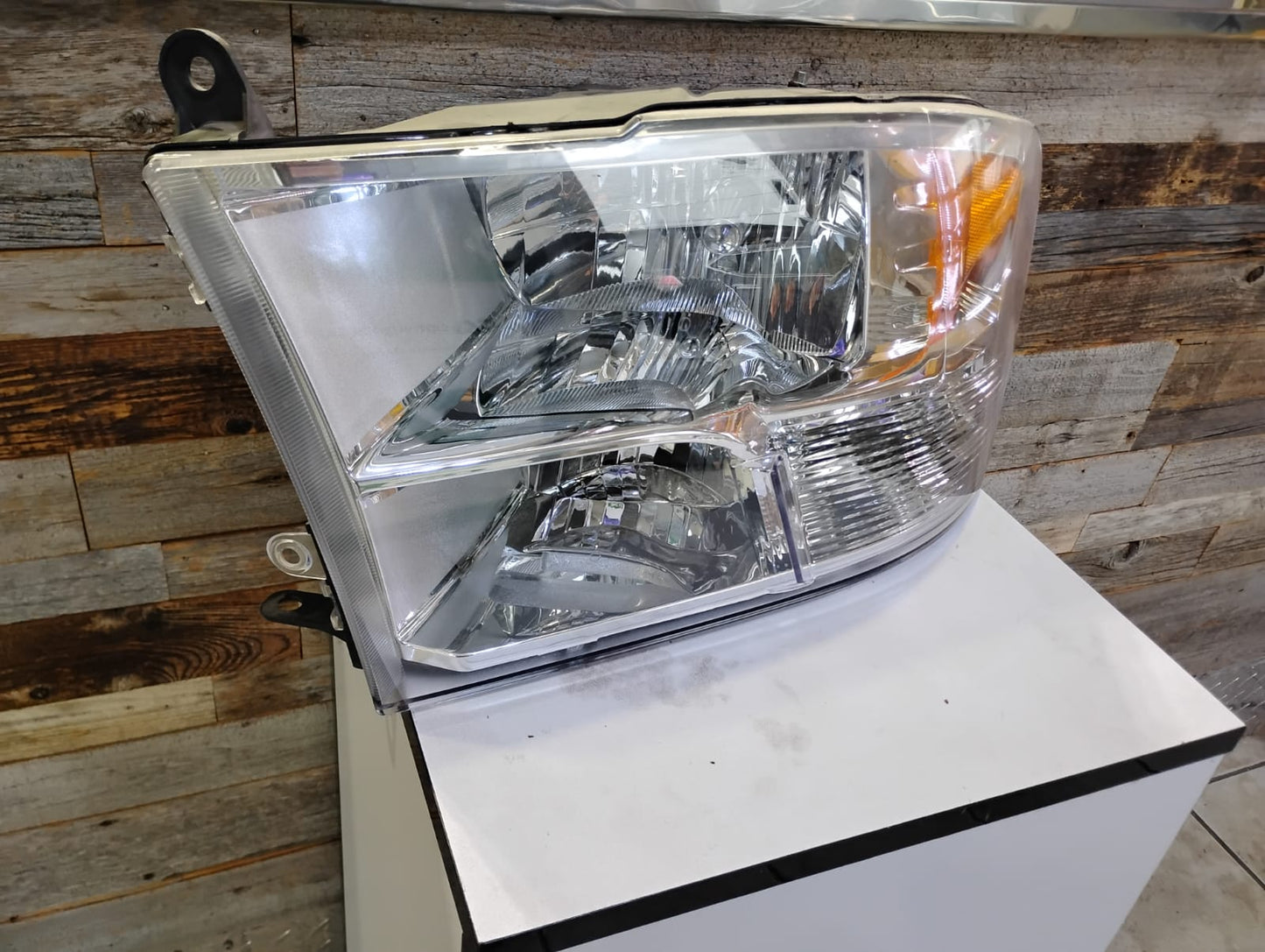 DODGE RAM 1500 2013 2018 Driver Headlamp assy composite Halogen; w/o Daytime Running Lamps; Chrome