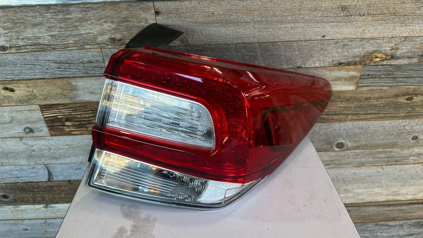 SUBARU CROSSTREK 2018-2019 PASSENGER OUTER TAILLAMP ASSY 17-19 IMPREZA HATCHBACK