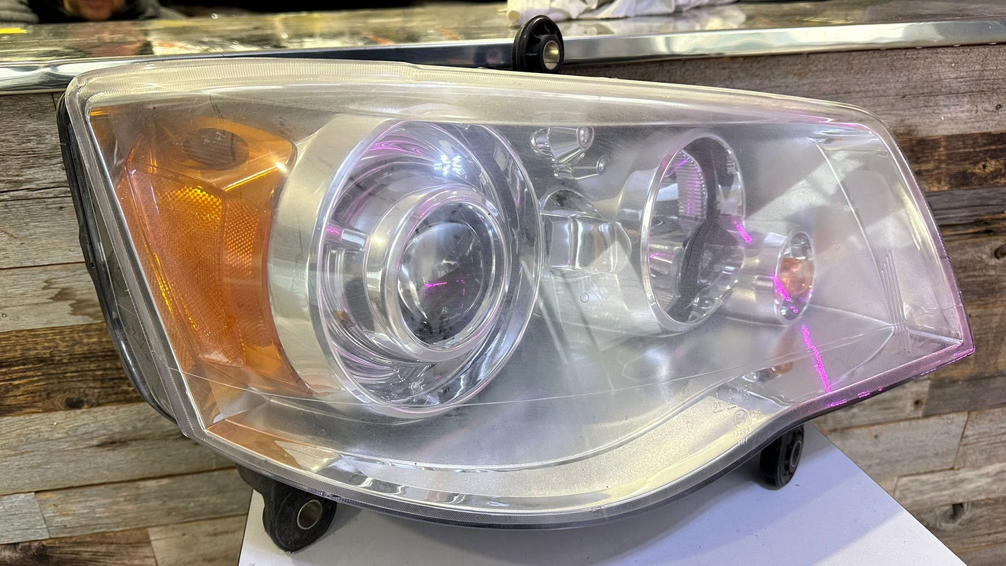 CHRYSLER TOWN & COUNTRY 2008 2016 Passenger Headlamp lens/housing HID; North America Spec (Code LMP)