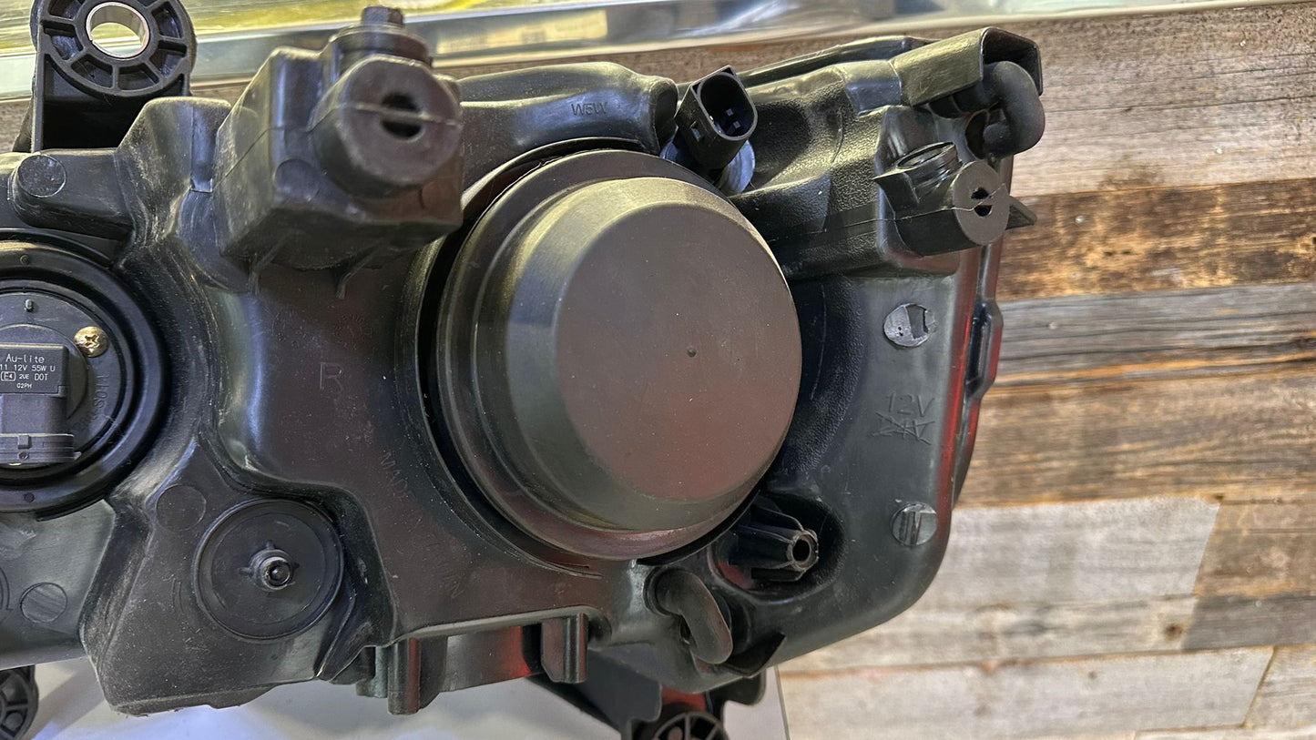 CHRYSLER TOWN & COUNTRY 2008 2016 Passenger Headlamp lens/housing HID; North America Spec (Code LMP)