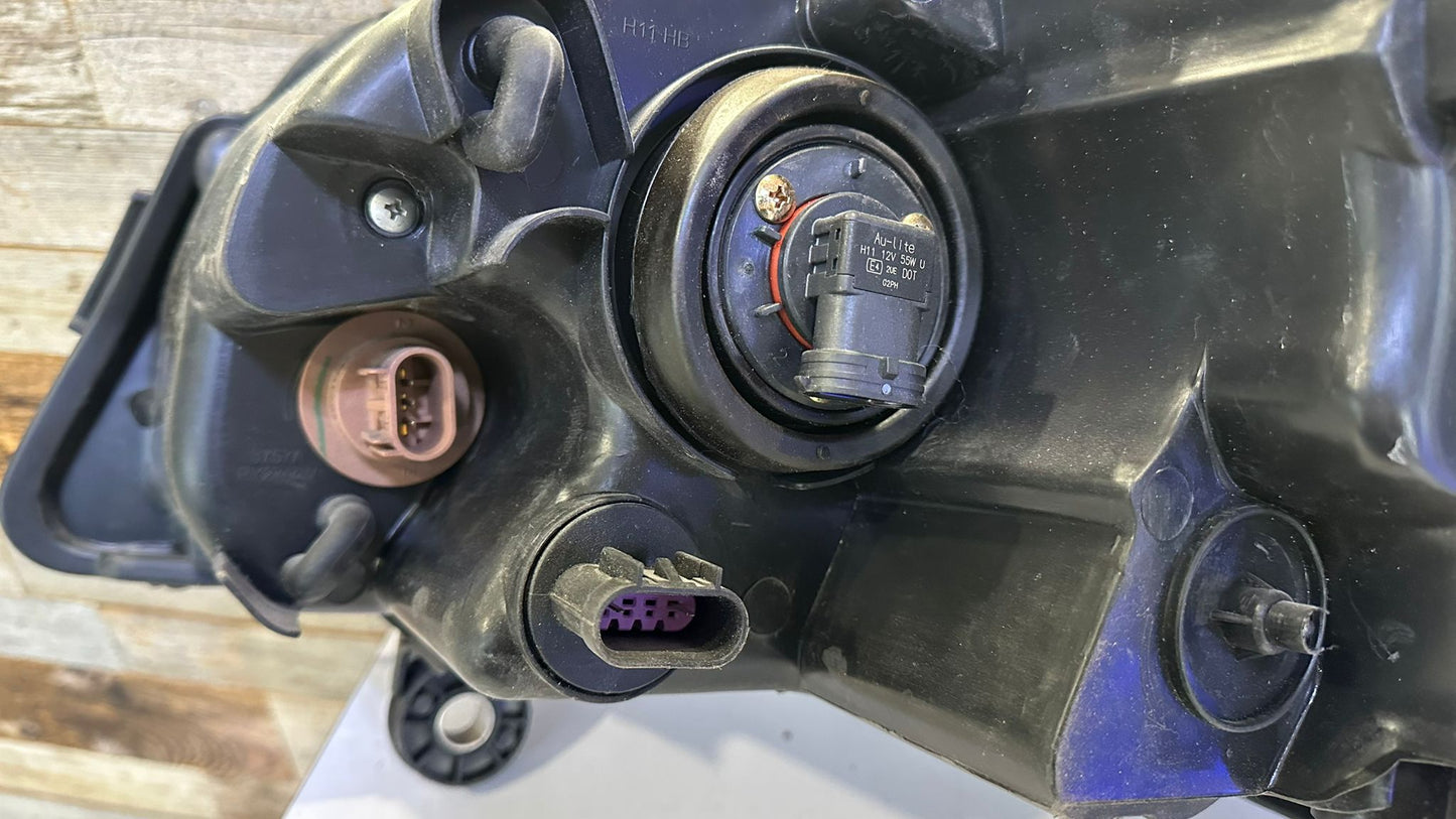 CHRYSLER TOWN & COUNTRY 2008 2016 Passenger Headlamp lens/housing HID; North America Spec (Code LMP)