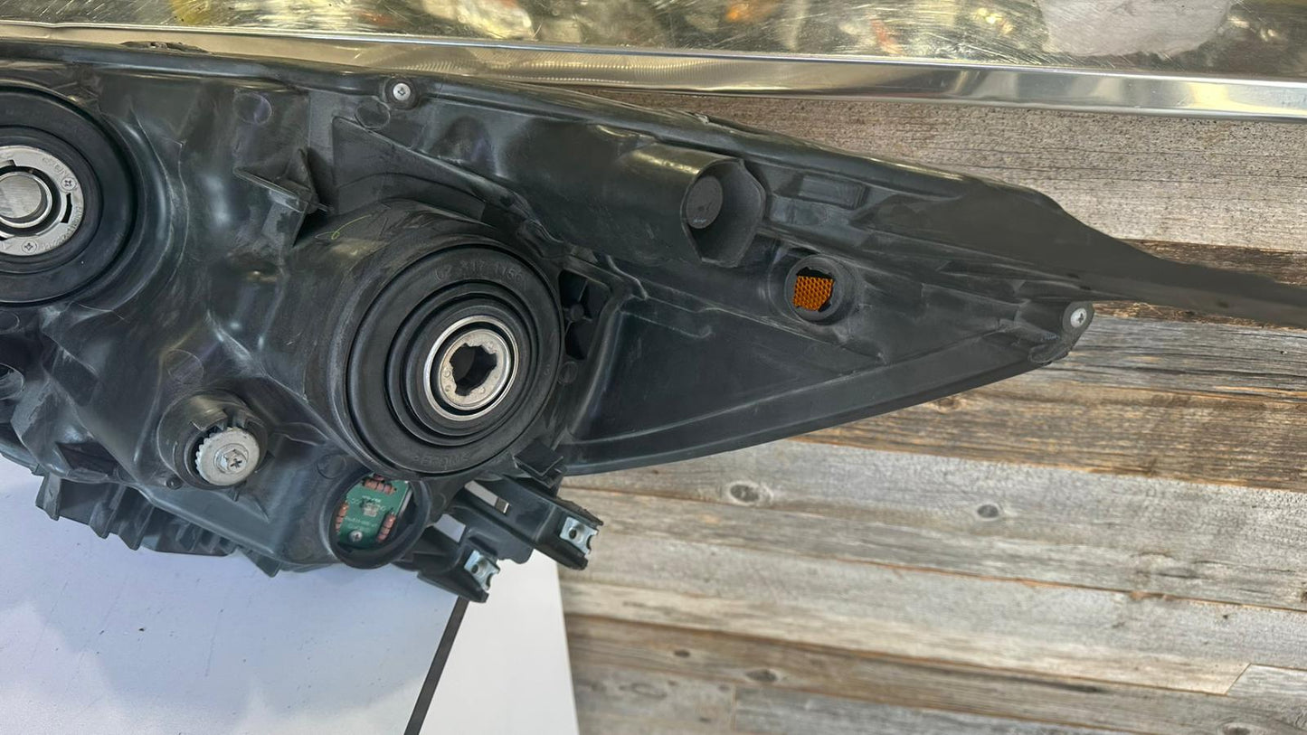 SUBARU OUTBACK 2015-2017 Passenger Headlamp assy composite Halogen