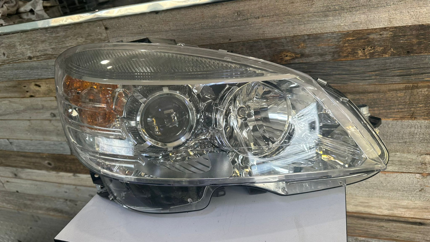 MERCEDEZ BENZ C230 C300 C350 C63 AMG 2008-2011 Passenger Headlamp assy composite Halogenn