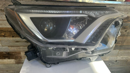 TOYOTA RAV4 2016-2018 Passenger  Headlamp assy composite Halogen; North America Built; w/Black Bezel