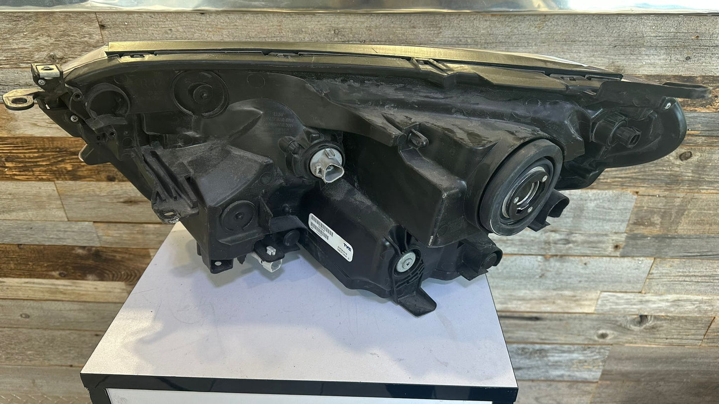 TOYOTA RAV4 2016-2018 Passenger  Headlamp assy composite Halogen; North America Built; w/Black Bezel