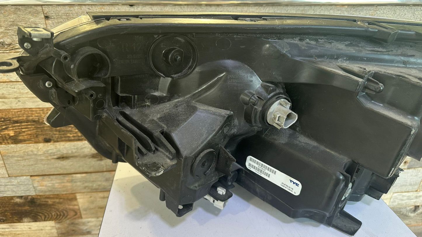 TOYOTA RAV4 2016-2018 Passenger  Headlamp assy composite Halogen; North America Built; w/Black Bezel