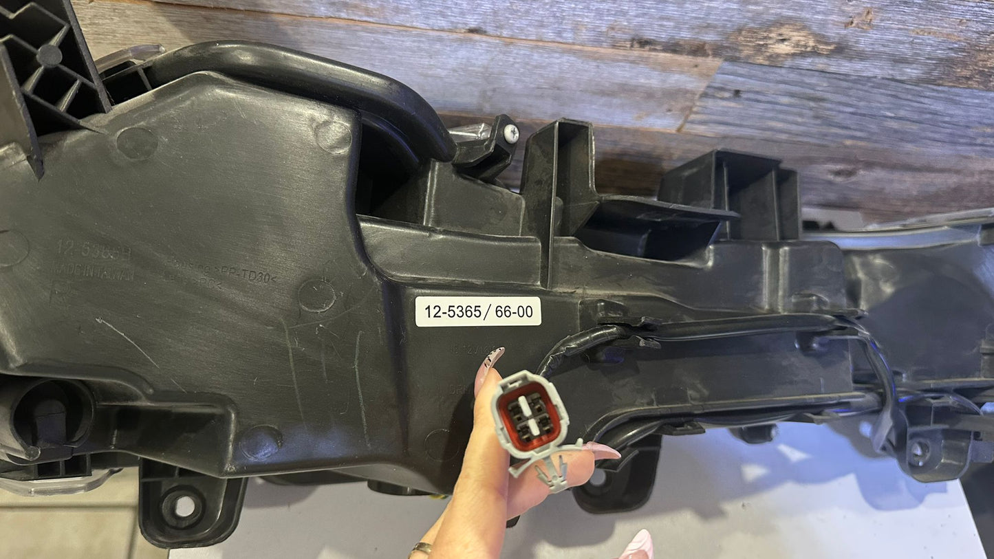 LEXUS NX200t 2015-2017 Passenger Driving lamp w/LED Signal Lamp; Single Beam Headlamps