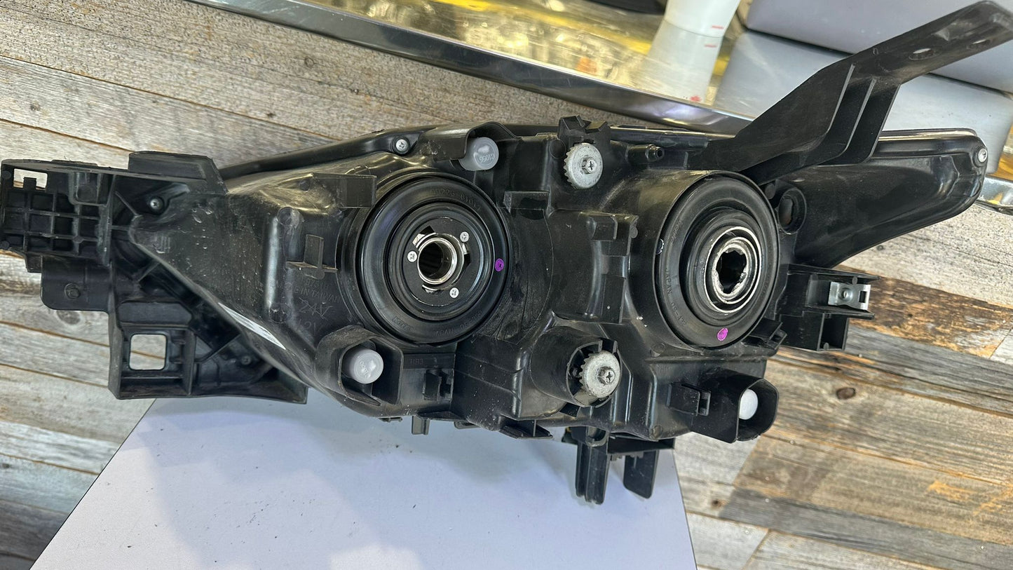MAZDA CX-3 2016 2022 Passenger Headlamp lens/housing Halogen
