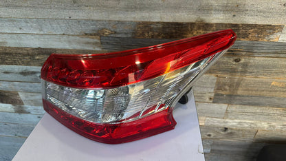 NISSAN SENTRA 2013-2015 Passenger Taillamp assy outer
