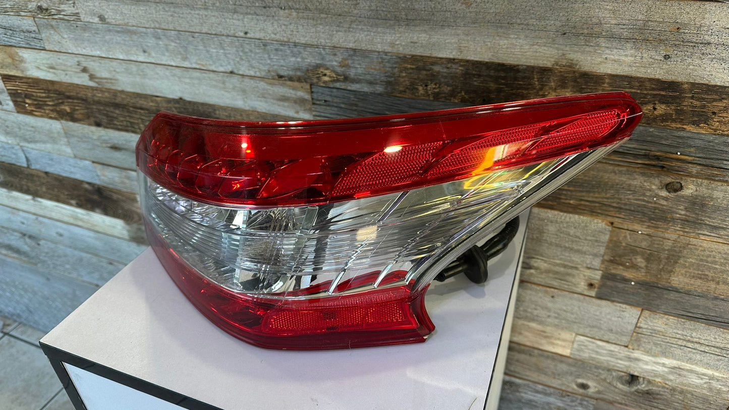 NISSAN SENTRA 2013-2015 Passenger Taillamp assy outer