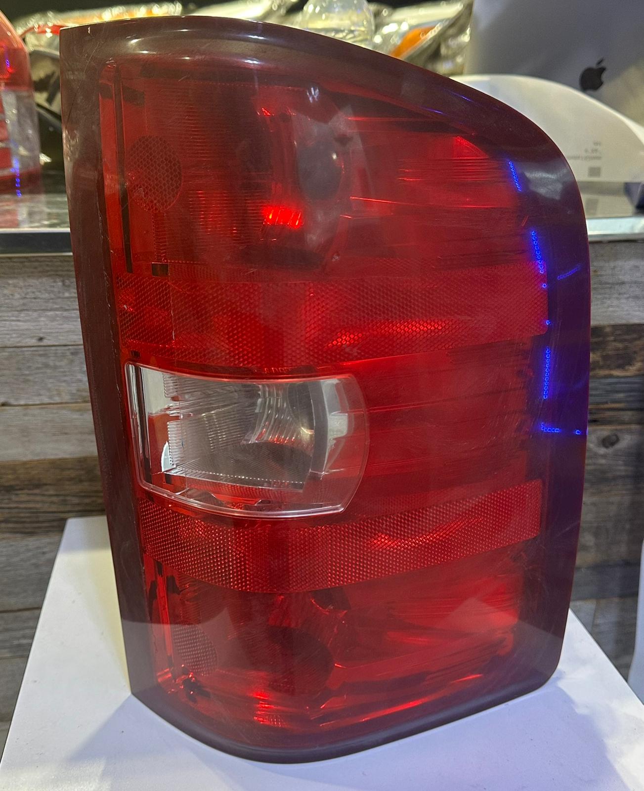 CHEVROLET SILVERADO 1500/ 2012-2013 Passenger Taillamp assy