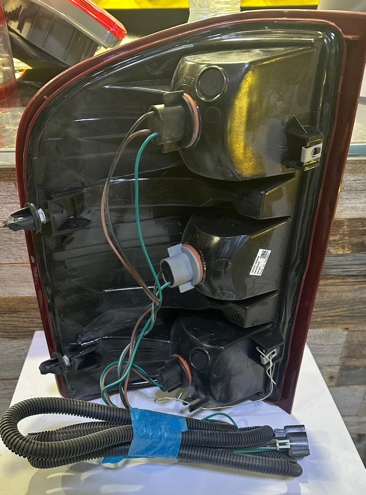 CHEVROLET SILVERADO 1500/ 2012-2013 Passenger Taillamp assy