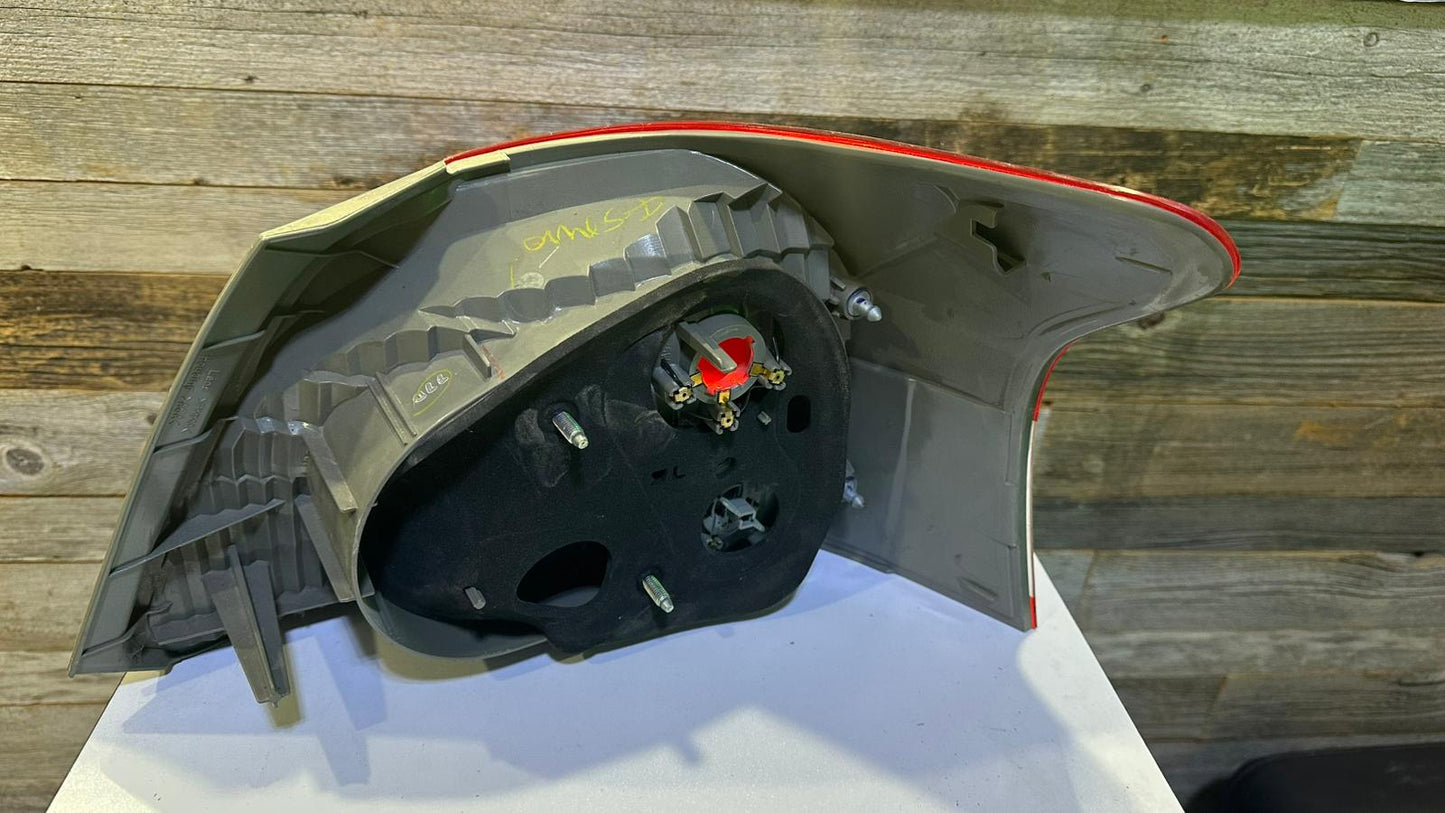 TOYOTA YARIS 2007-2011 Driver Taillamp lens/housing S; Sedan