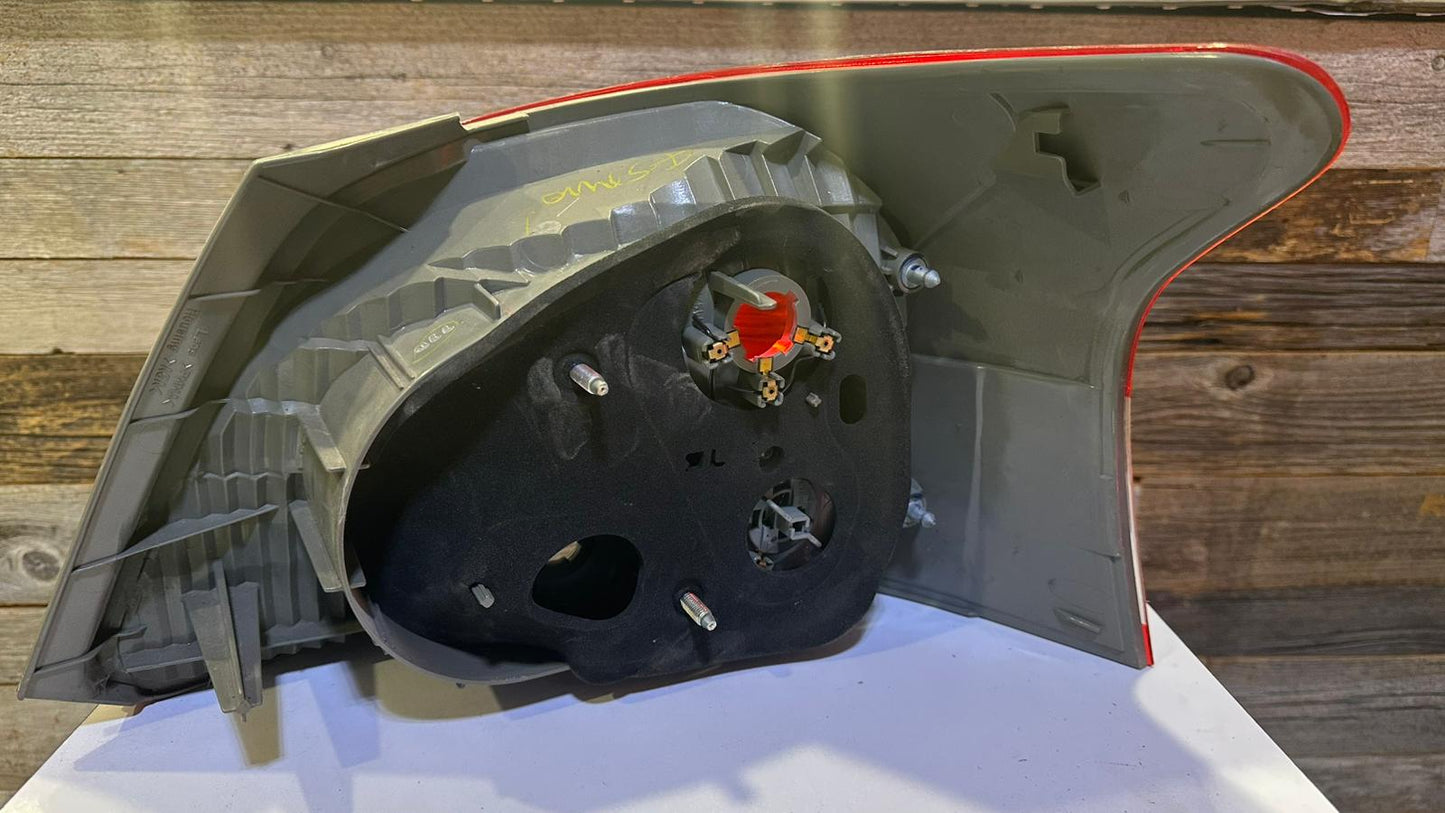 TOYOTA YARIS 2007-2011 Driver Taillamp lens/housing S; Sedan