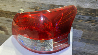 TOYOTA YARIS 2007-2011 Passenger Taillamp lens/housing S; Sedan