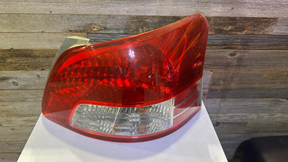 TOYOTA YARIS 2007-2011 Passenger Taillamp lens/housing S; Sedan