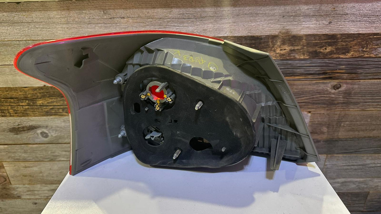 TOYOTA YARIS 2007-2011 Passenger Taillamp lens/housing S; Sedan