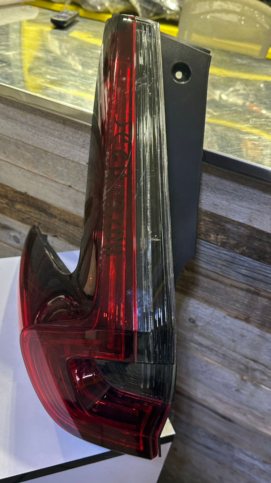 HONDA CR-V 2020-2022 Driver Taillamp assy outer North America Built [petite fisure]