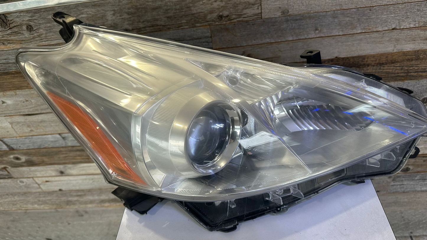 TOYOTA PRIUS v 2012-2014 Passenger Headlamp lens/housing Halogen