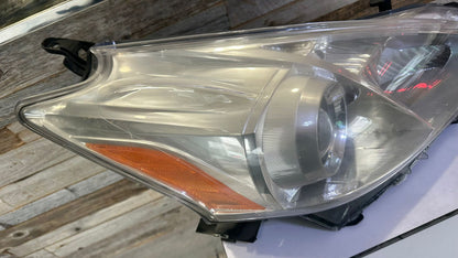 TOYOTA PRIUS v 2012-2014 Passenger Headlamp lens/housing Halogen