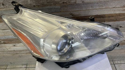 TOYOTA PRIUS v 2012-2014 Passenger Headlamp lens/housing Halogen