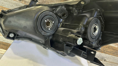 TOYOTA PRIUS v 2012-2014 Passenger Headlamp lens/housing Halogen