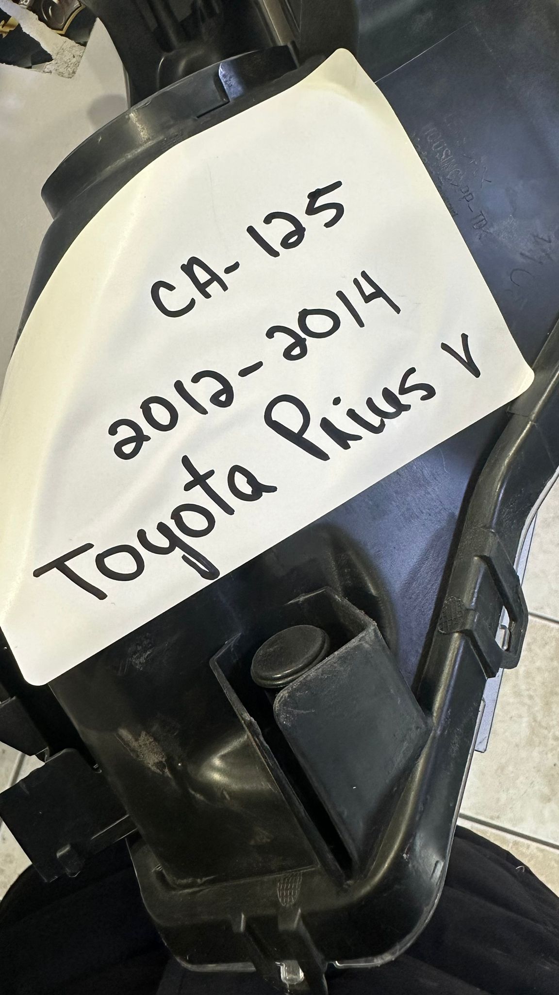 TOYOTA PRIUS v 2012-2014 Passenger Headlamp lens/housing Halogen