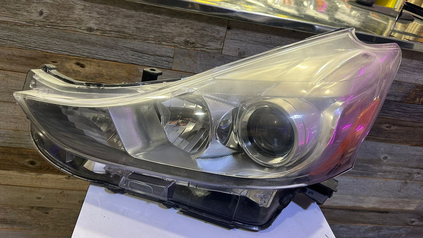 TOYOTA PRIUS v 2015-2018 Driver Headlamp lens/housing Halogen