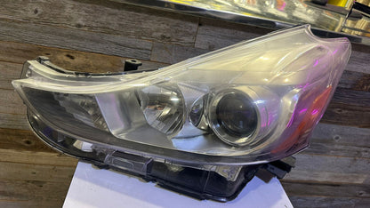 TOYOTA PRIUS v 2015-2018 Driver Headlamp lens/housing Halogen