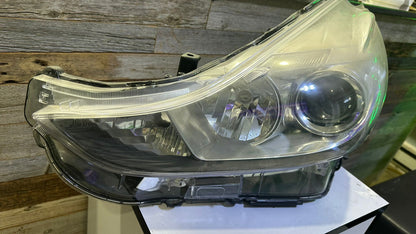 TOYOTA PRIUS v 2015-2018 Driver Headlamp lens/housing Halogen