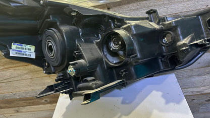 TOYOTA PRIUS v 2015-2018 Driver Headlamp lens/housing Halogen