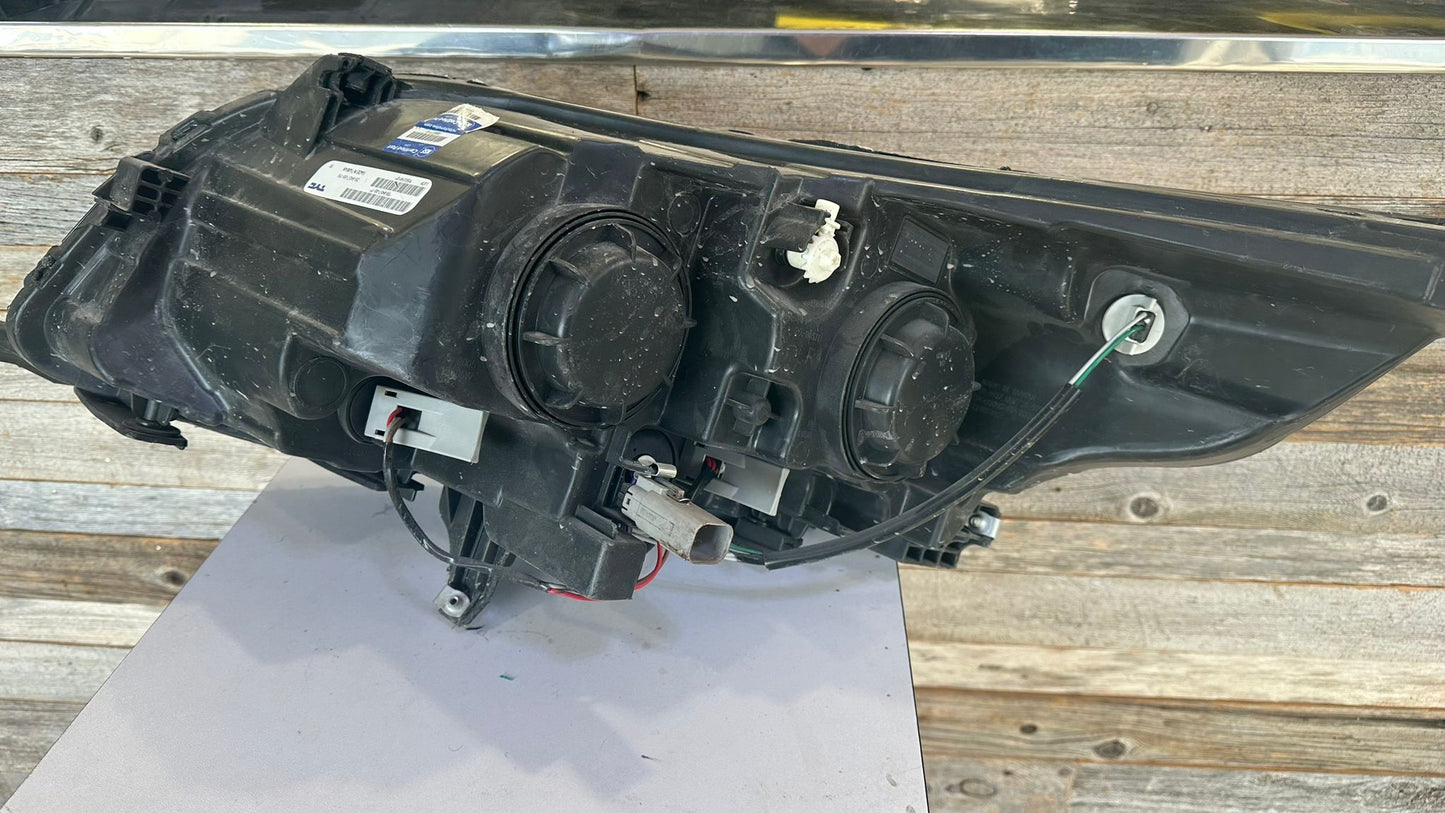 CHEVROLET MALIBU 2013-2015 Passenger Headlamp assy composite HID; 2nd Design; Clear Lens