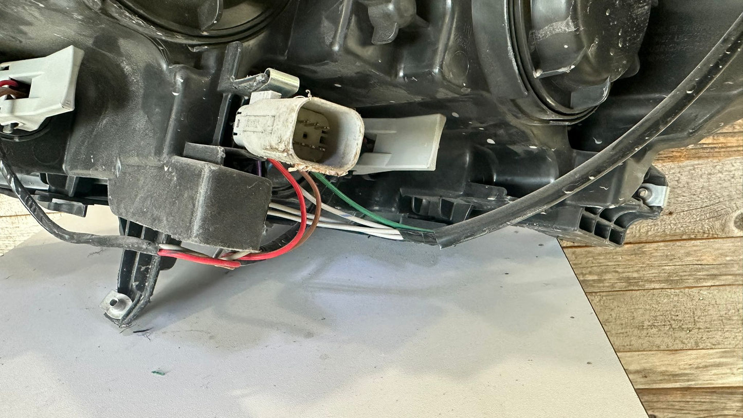 CHEVROLET MALIBU 2013-2015 Passenger Headlamp assy composite HID; 2nd Design; Clear Lens